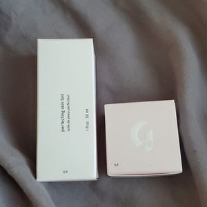 New glossier skin tint g9 & stretch concealer g9